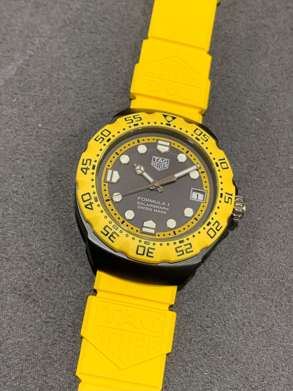 タグ・ホイヤー】ビビットなF1 イエ | 岡山拠点のトミヤ