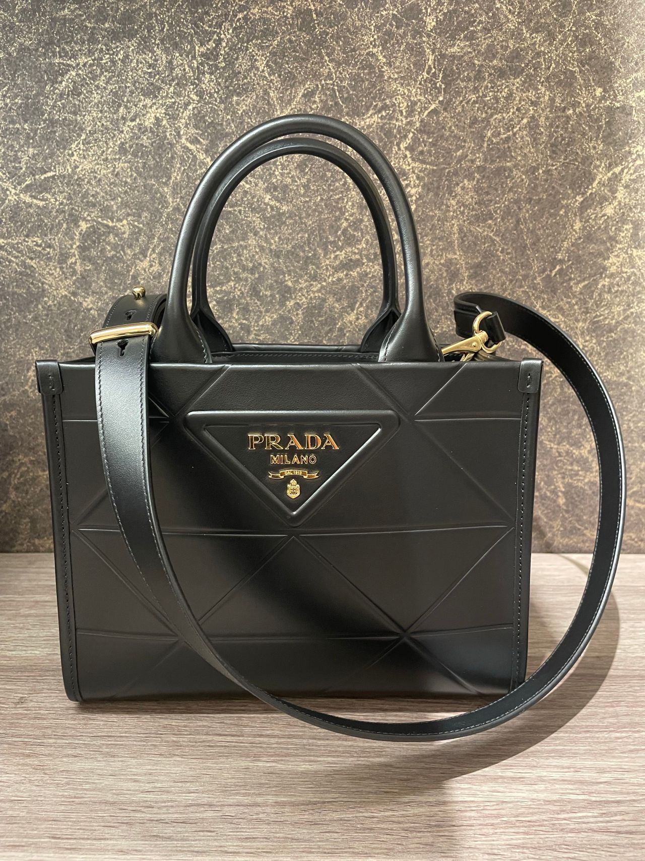 ◆完売前に◆【PRADA】Furry スライド 新作PRADAのご紹介 | 豊川店 | フィットハウス公式ショップ