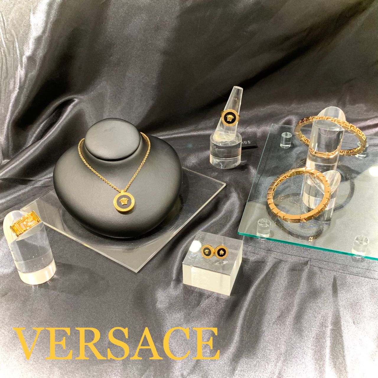 ヴェルサーチ　イヤーカフ イヤーカフ ジャンニ リボン | VERSACE JP