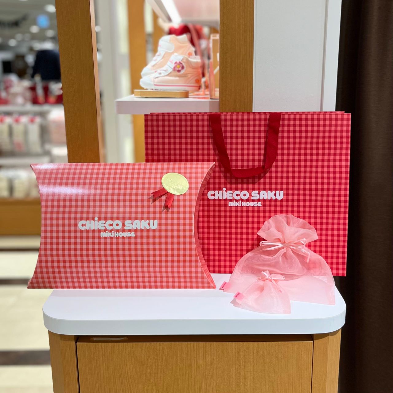 チエコサク♡赤ニットシリーズ｜ミキハウスミキハウス 阪急うめだ本店