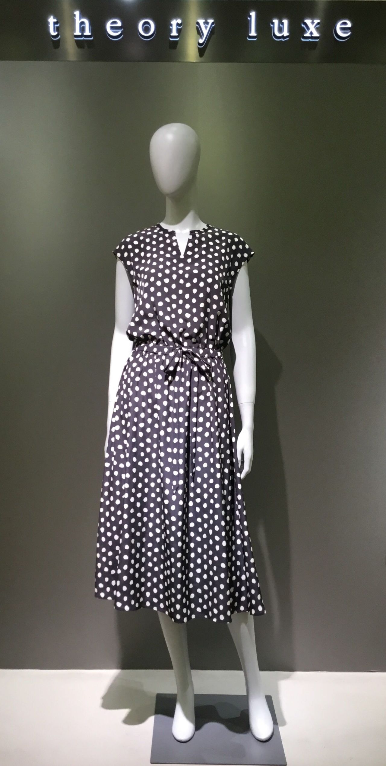 花びらが舞うような上品ドットプリントワンピース 柏高島屋店 Theory Luxe セオリーリュクス ショップブログ