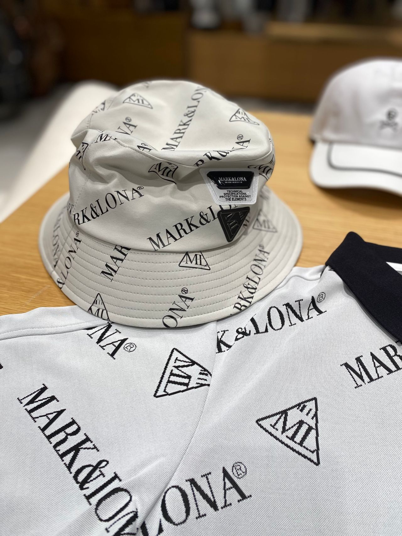 MARK & LONA バケットハット ブラック 8 2024最新 バケットハット MARK&LONA 】 マークアンドロナ 新品未