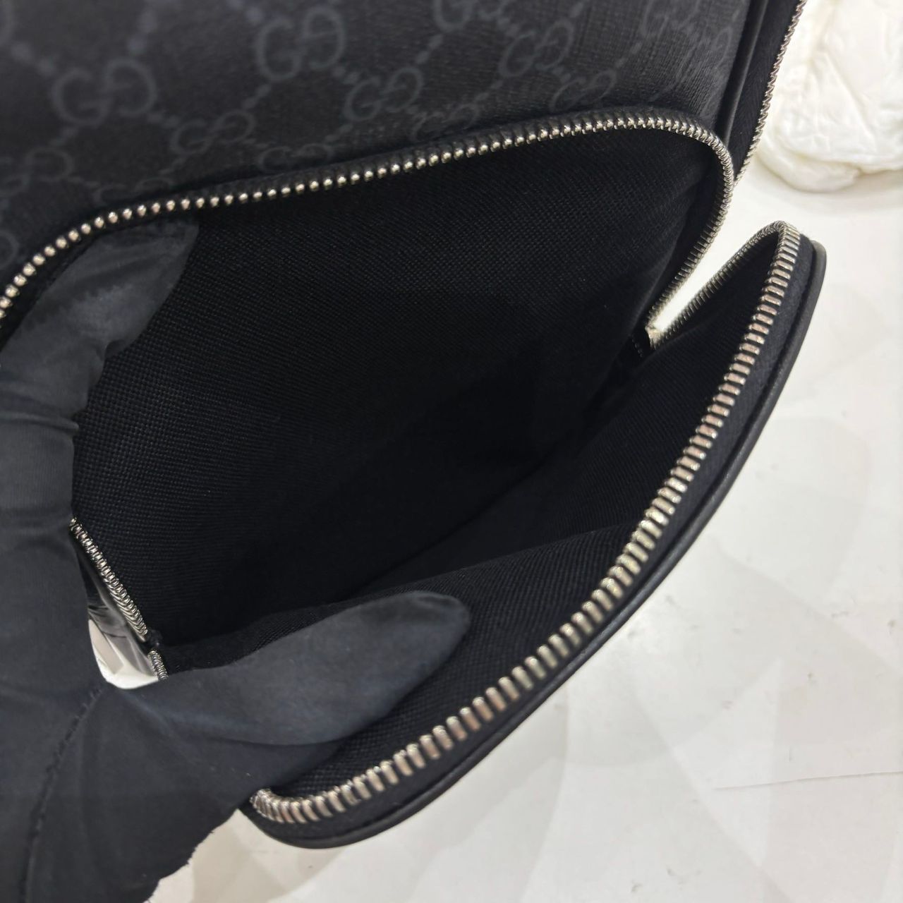 GUCCI ボディバッグブラック2ポケットLeather　Revive 東京様 GUCCI ボディバッグブラック2ポケットLeather Revive 東京様の通販はau
