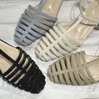 【極美品】ルタロン グルカサンダル　ホワイト　スクエア ストラップ　フラット　L 極美品】ルタロン グルカサンダル ホワイト スクエア ストラップ