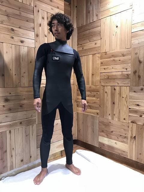 オニールのセミドライのサーフィン用ウェットスーツ