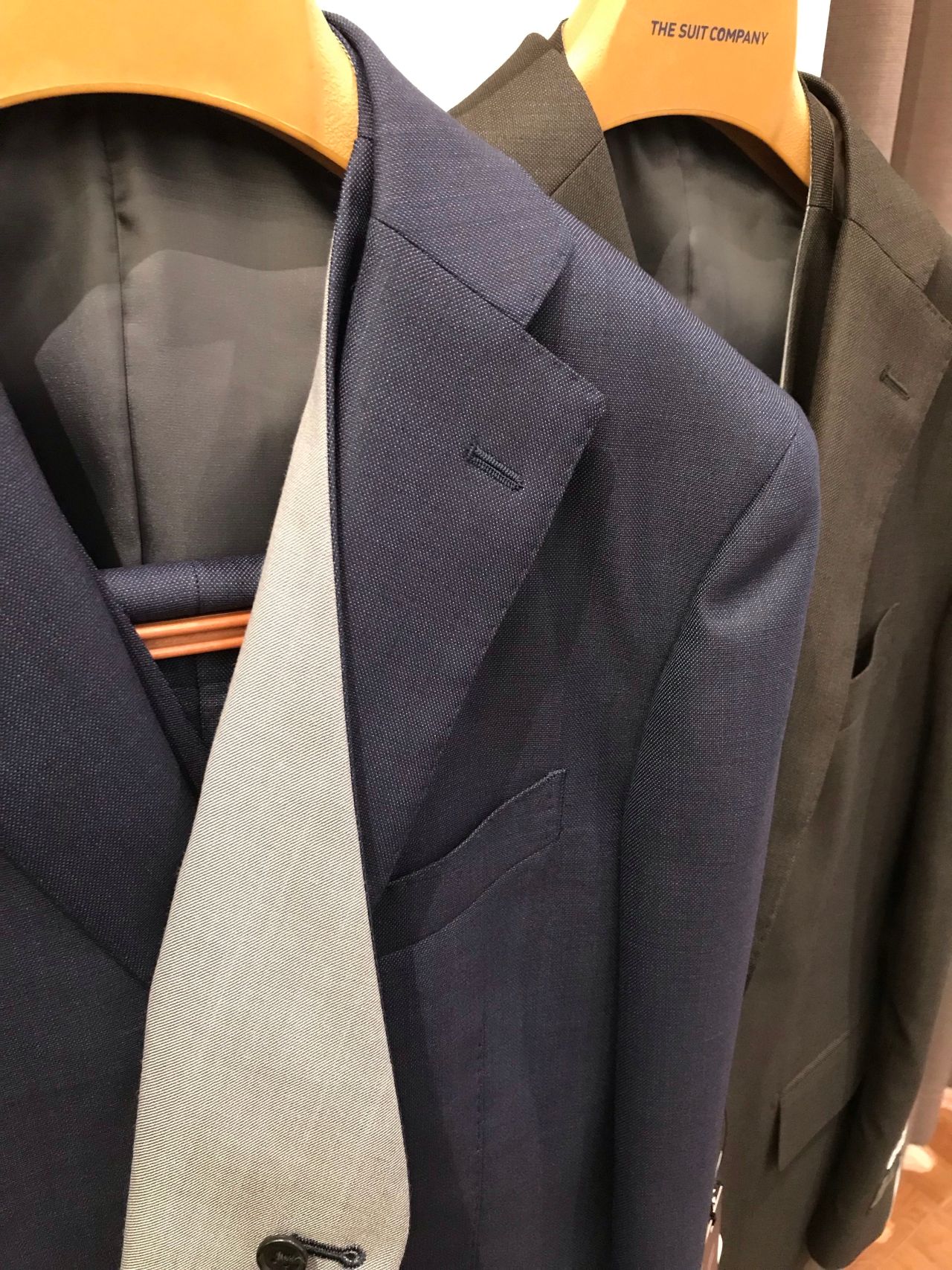 銀座スーツ】Glossy Finish for Cerimonia｜SUIT SQUARE SUIT