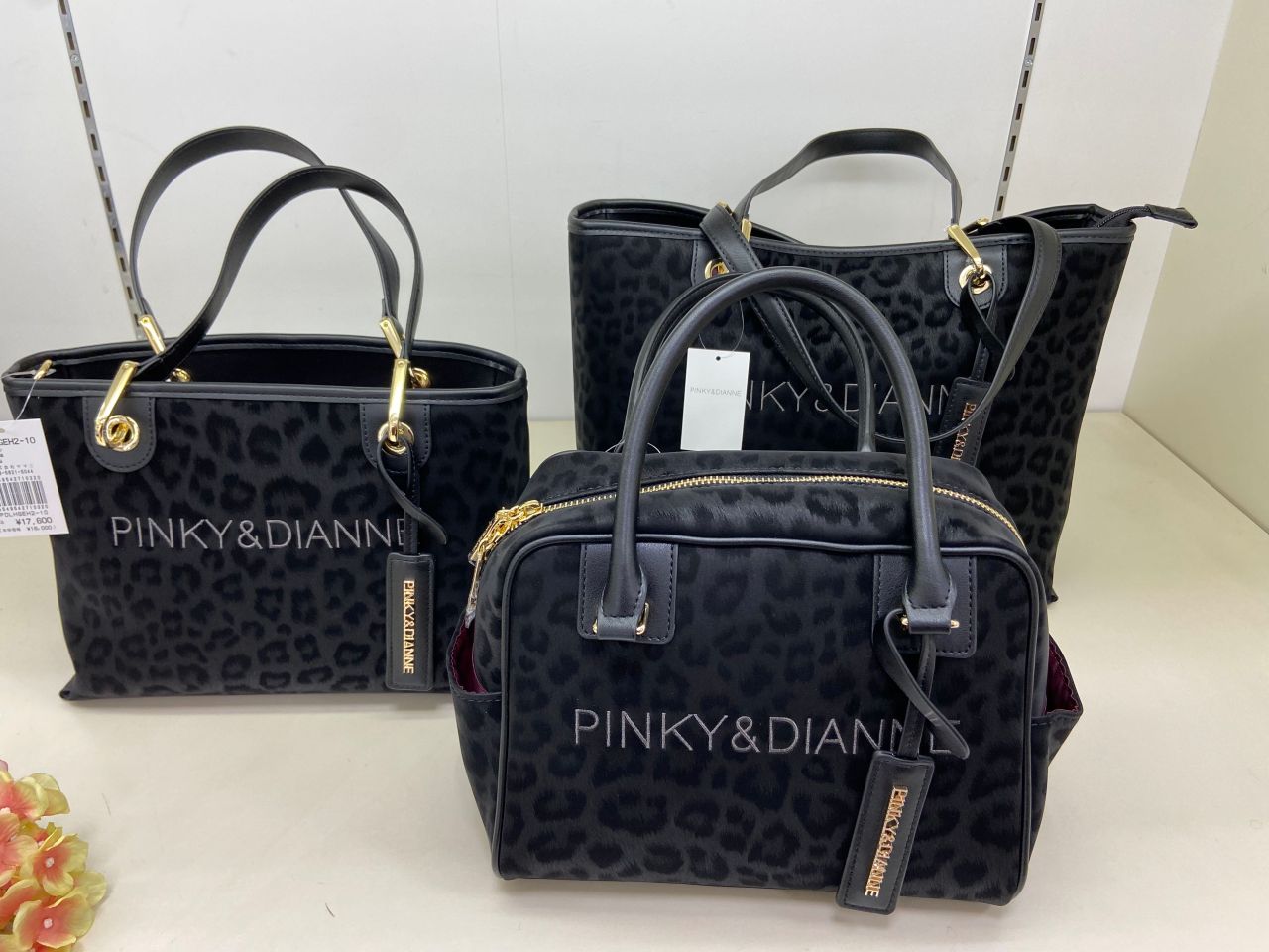 PINKY &DIANNE　値下げ PINKY&DIANNE ピンキー＆ダイアン財布 レディース ラウンド折り