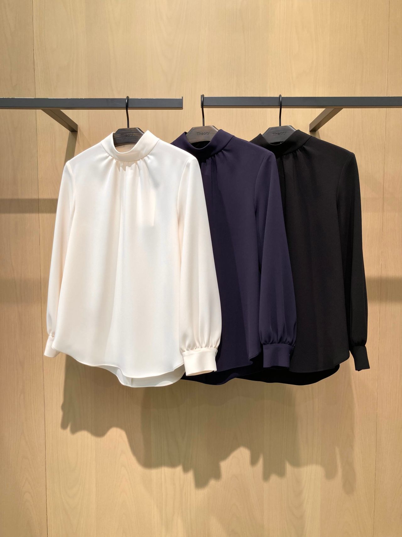 おすすめ】春に使えるブラウスご紹介 | 西武所沢S.C.店 | Theory 