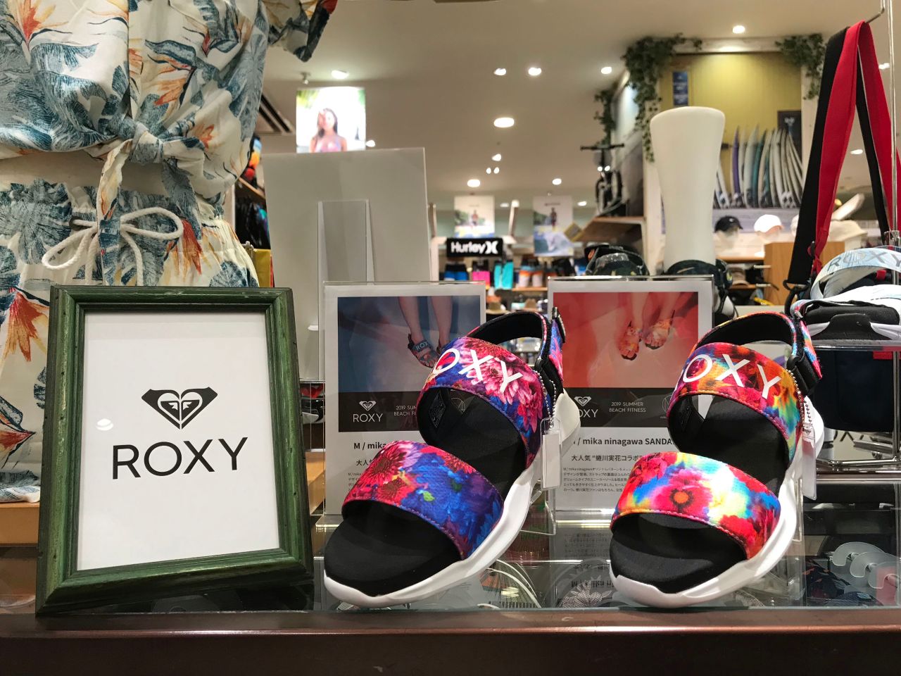 Roxyオススメサンダル イオンモール沖縄ライカム店 Shop News ムラサキスポーツ Murasaki Sports公式サイト