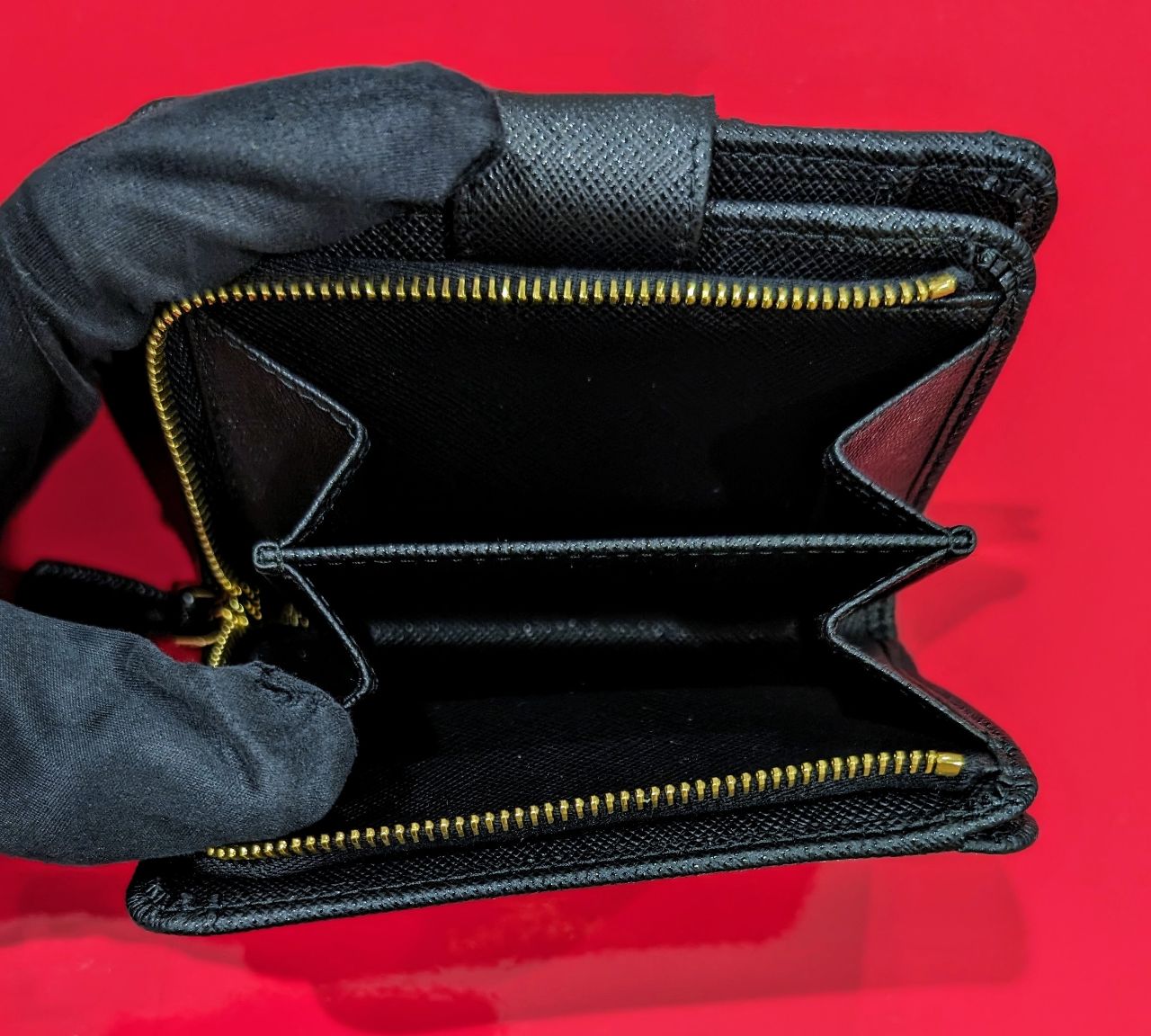 最強開運日にオススメPRADA財布！ | ヴェルサウォーク西尾店