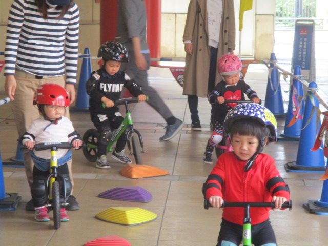 ストライダー無料試乗体験会 ムラサキスポーツ海老名店ビナウォーク5番館1f駅近 アドベンチャーゾーン ストライダー14xも試乗できます Ride Life Magazine ムラサキスポーツ ムラサキスポーツ Murasaki Sports公式サイト