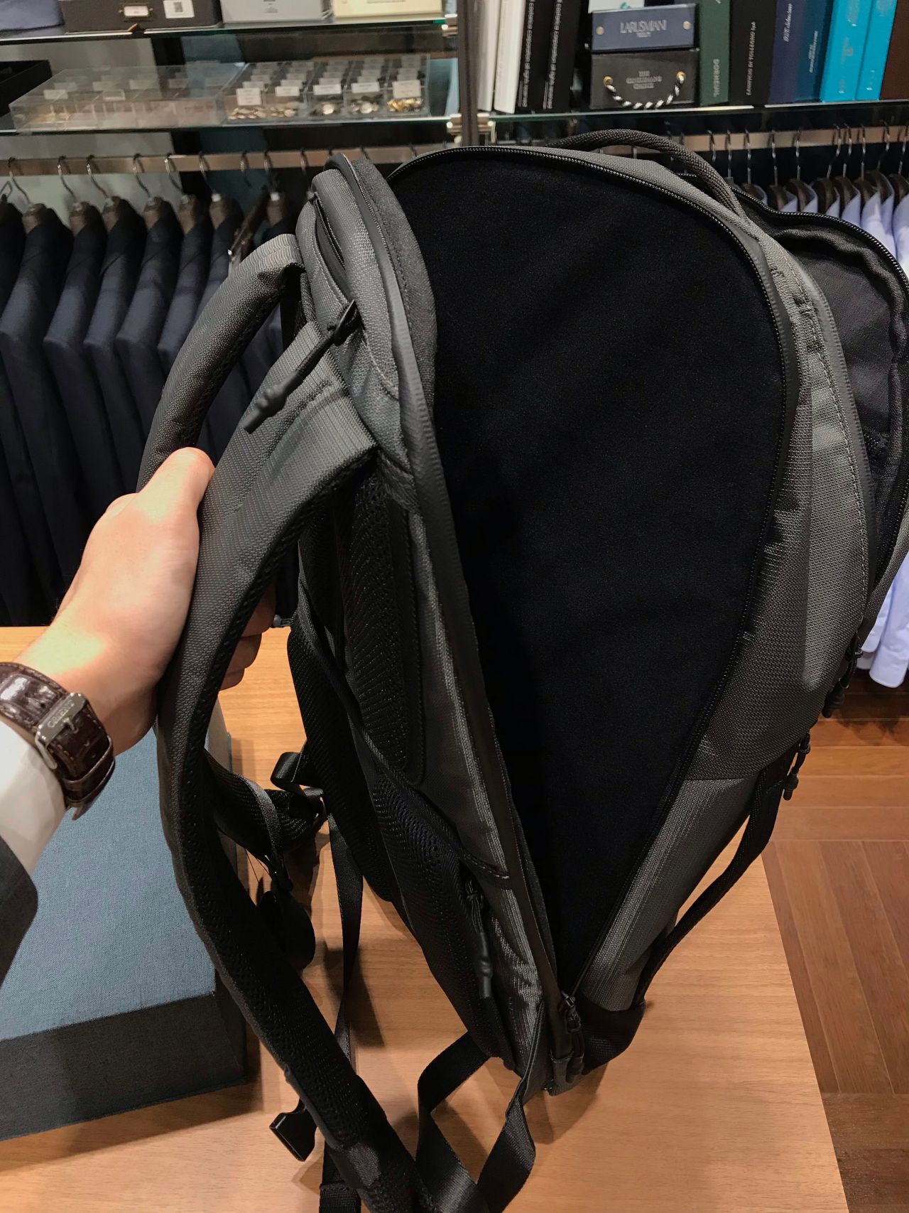 オンでもオフでも使えるビジネスバックパックのご紹介！｜THE
