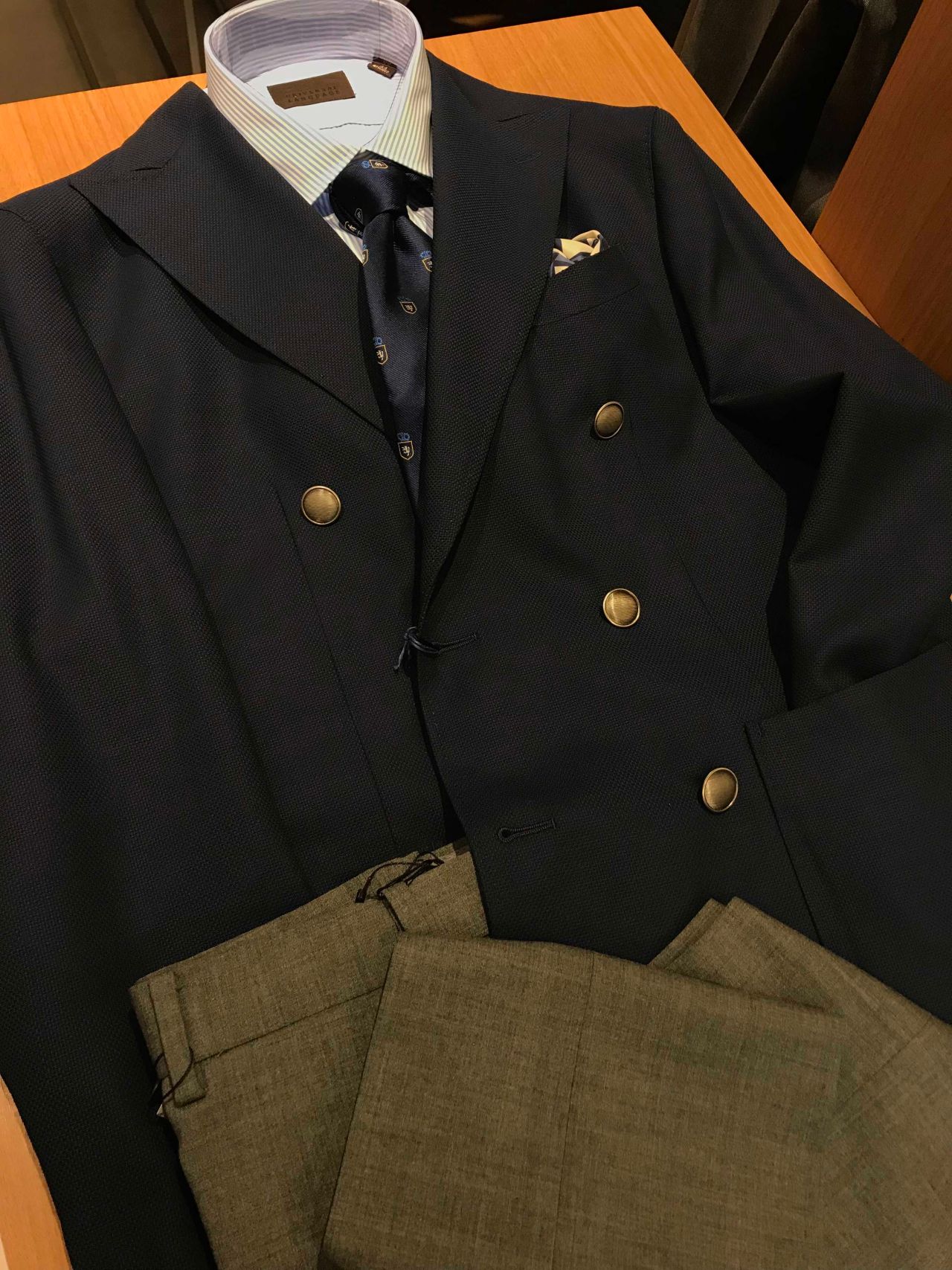 NEW ARRIVAL】カノニコ社の定番ブレザー｜UNIVERSAL LANGUAGE