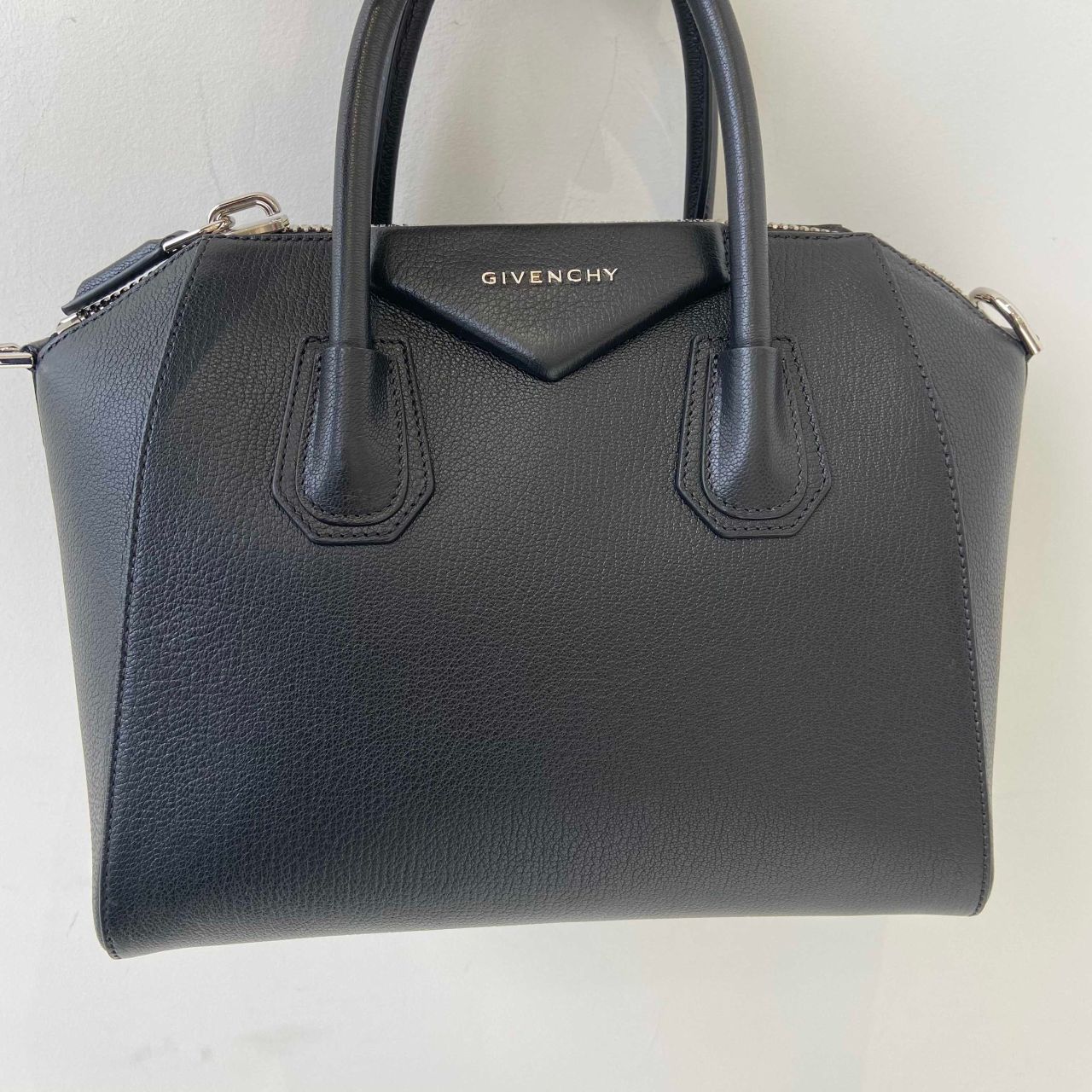 GIVENCHY〈ジバンシィ〉アンティゴナ♡ | 東京八王子店 | フィット GIVENCHY〈ジバンシィ〉アンティゴナ♡ | 東京八王子店 | フィット