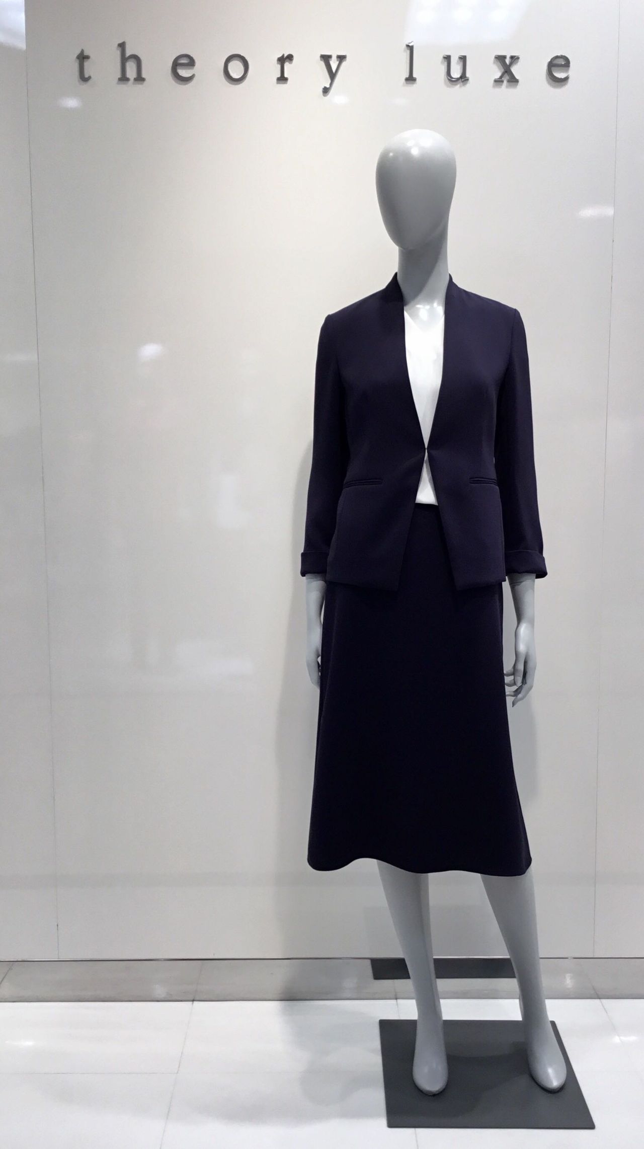 セオリーリュクス ウォッシャブルジャケット　ネイビーLIVE GILL 美品 セオリーリュクス ウォッシャブルジャケットネイビーLIVE GILL 美品