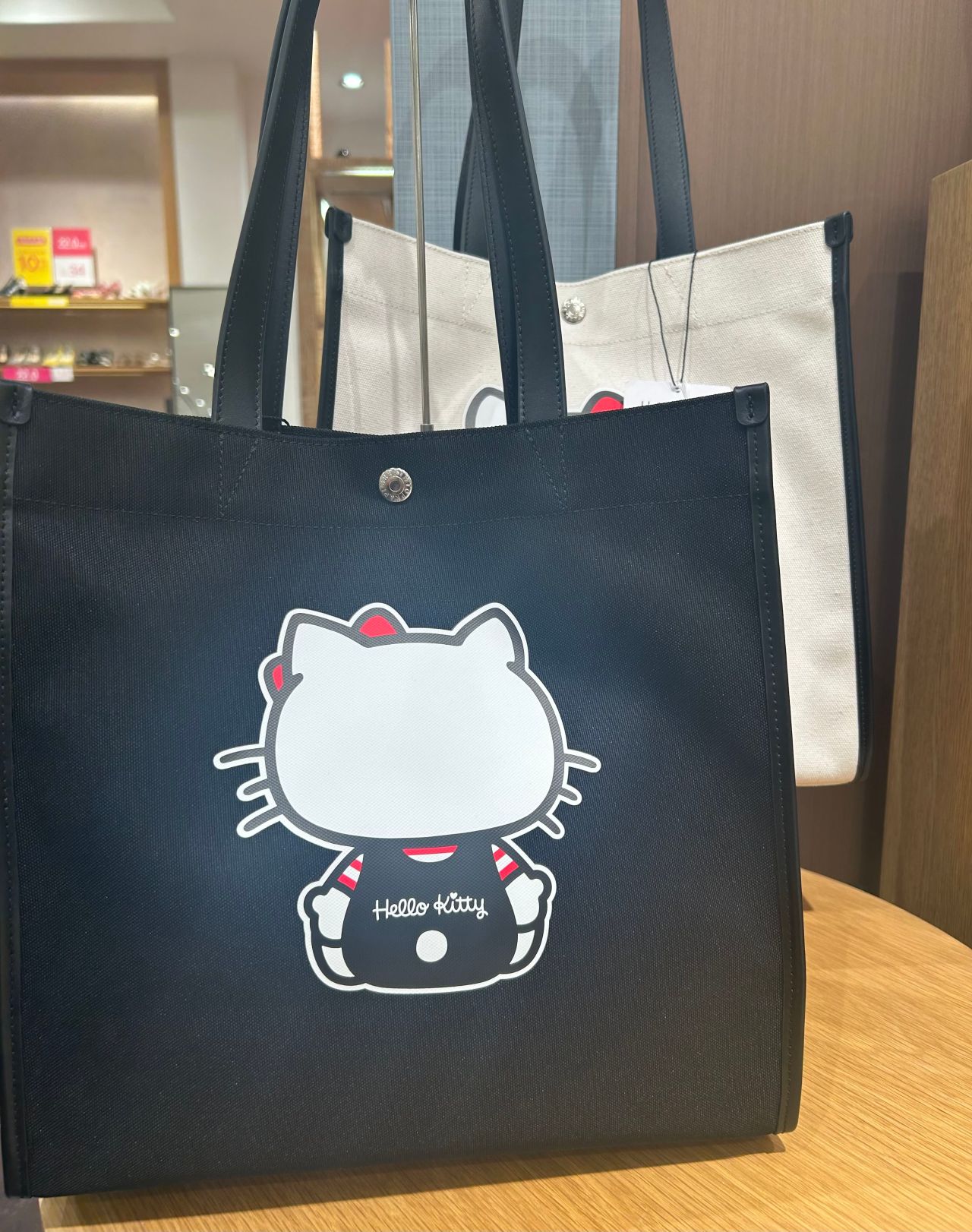 銀座　ape✖️キティ A BATHING APE Ginza Baby Milo x Hello Kitty Tee 