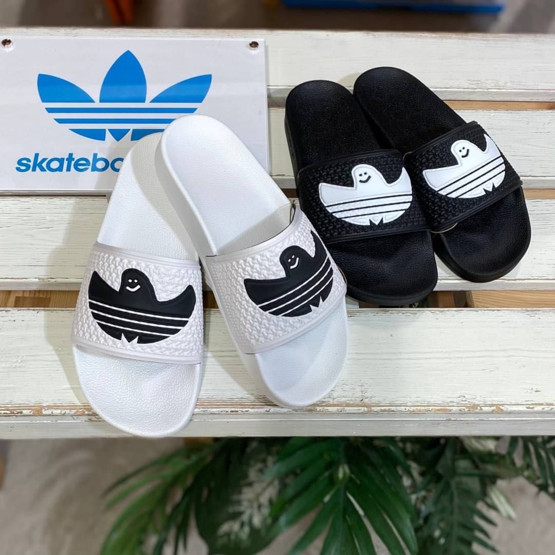 サンダル Adidas ｱﾃﾞｨﾀﾞｽ からアーティスト スケートボードでも世界から支持されている マーク ゴンザレス のコラボが登場しました Ride Life Magazine ムラサキスポーツ ムラサキスポーツ Murasaki Sports公式サイト