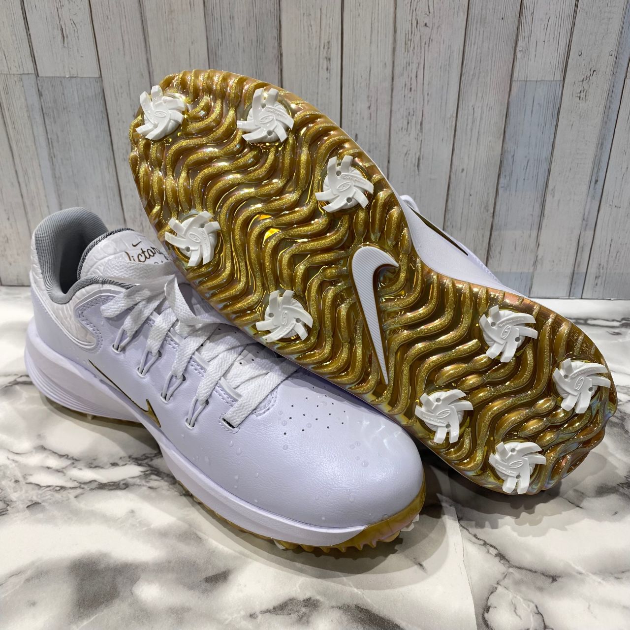 Nike ゴルフシューズ ホワイト/ゴールド NIKE✔︎】新作ゴルフシューズ入荷✨ | ゴルフ5 プレステージ新宿店