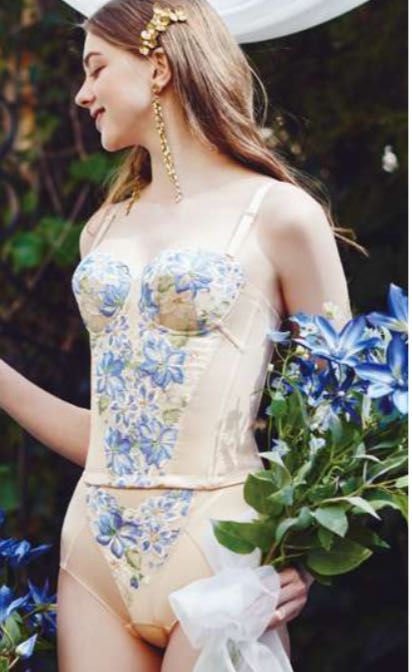 モンマリエ フェリットアイボリー登場 | 桑名店 | メイキング