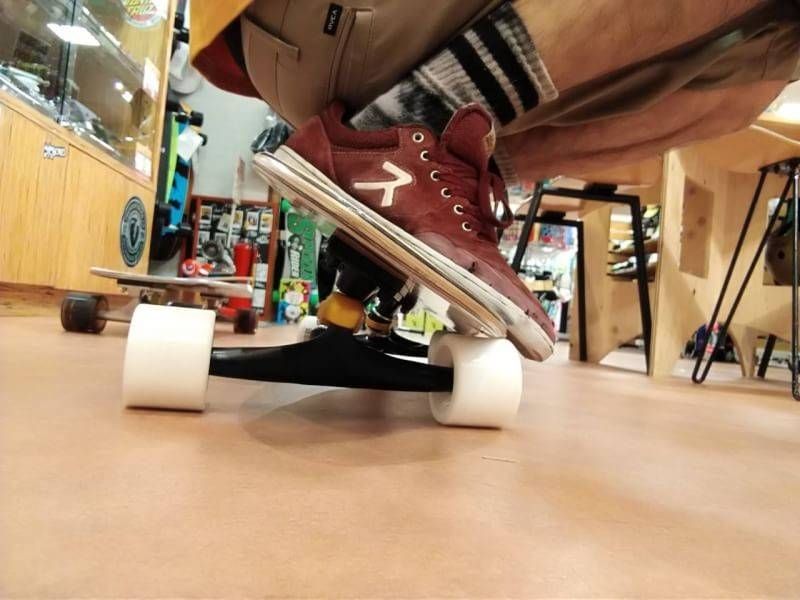 スケボー スノーボードのオフトレに カービングターン練習マシーン Sector9 イオンモール熱田店 Shop News ムラサキスポーツ Murasaki Sports公式サイト