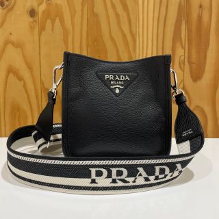 【VOGUE掲載】PRADA◆ふわふわ シアリング ミニショルダーバッグ プラダ コピー シアリング ロゴ付きふわふわミニバッグ もこもこ