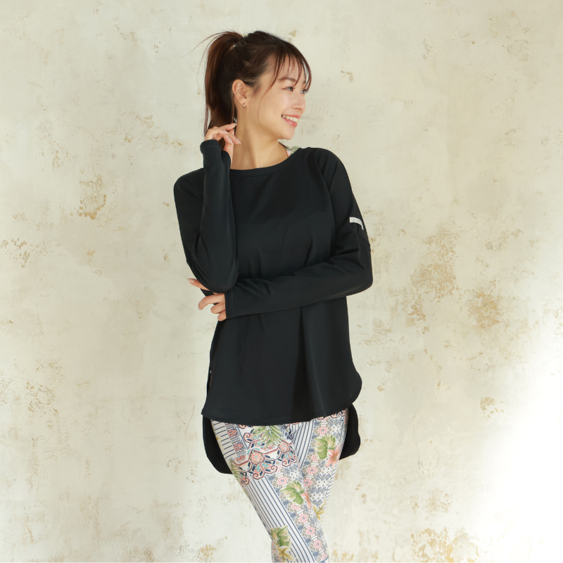 ストレッチ◎サラッと快適ヨガジムトップ | 大阪・ルクアイーレ