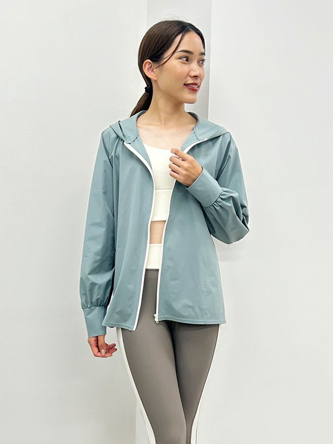 ホワイト着用　UVカットフレアノースリーブ水着とUVカット無地キュロパン水着とコーディネート