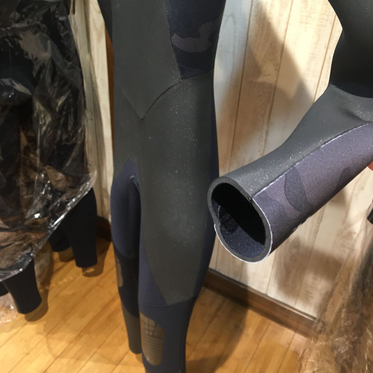 ウェットスーツ スーパーセミドライ2って何だ 値段の違いは 神戸三宮オーパ店 Shop News ムラサキスポーツ Murasaki Sports公式サイト