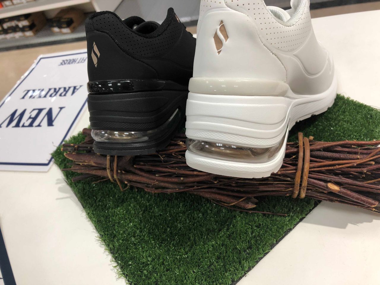 専用様ページ スケッチャーズ ミリオン エア - エレベーテッド エア | SKECHERS JP