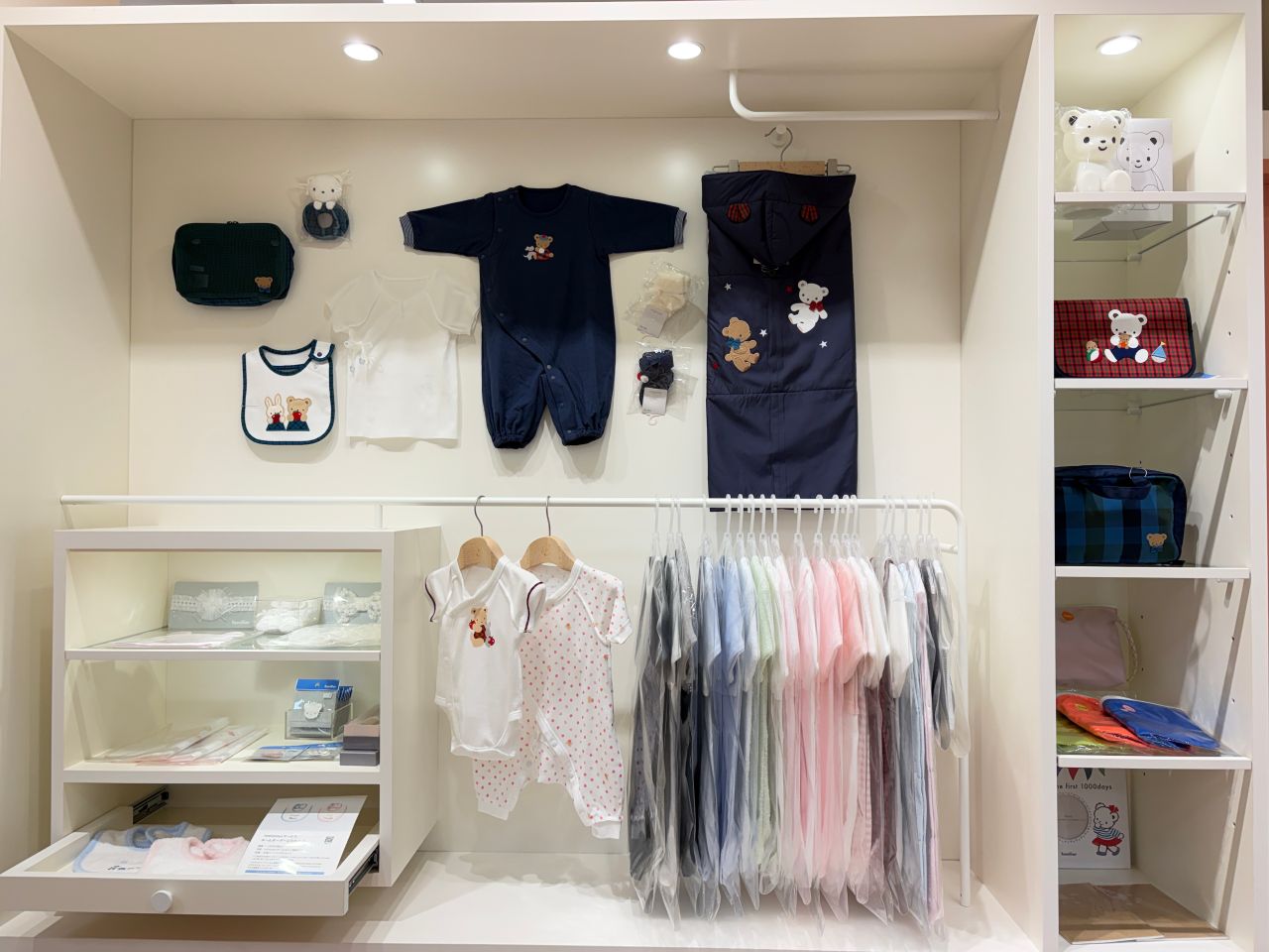 新作入荷しました】店内の様子お届けします｜ファミリア大丸札幌店