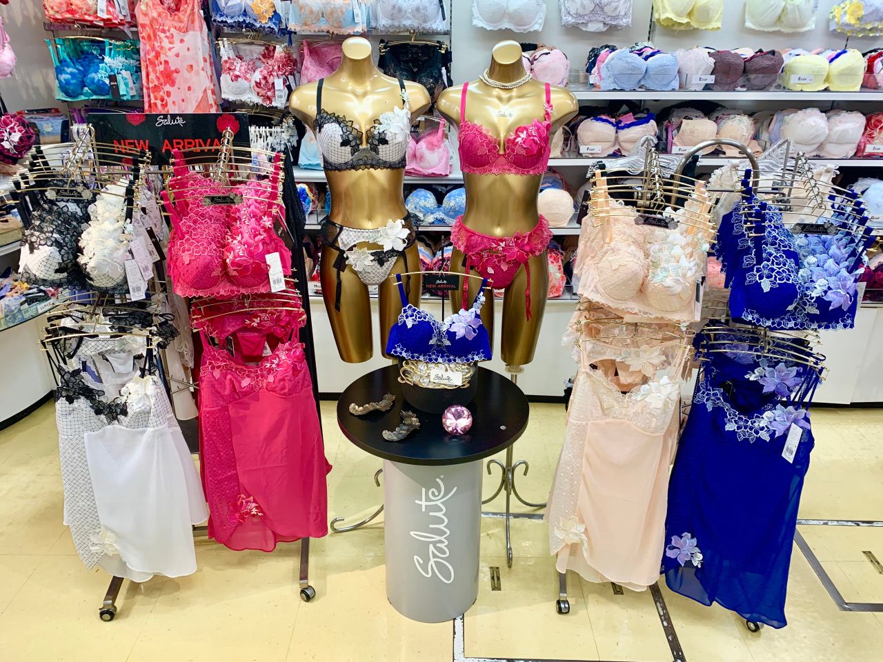 サルート☆07グループ☆ | グラマー バイ アンテシュクレ オカダヤ新宿