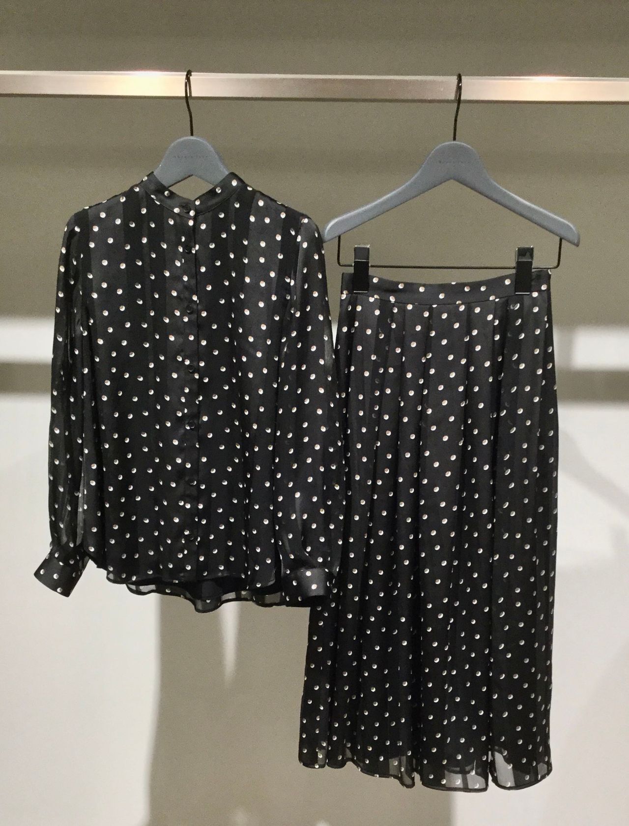 1枚で華やかなドット柄セットアップ | 新宿伊勢丹（small size)店 