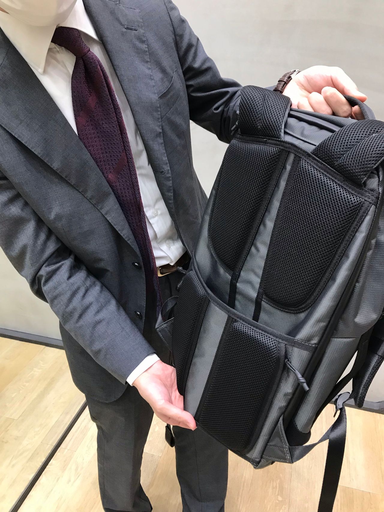 オンでもオフでも使えるビジネスバックパックのご紹介！｜THE