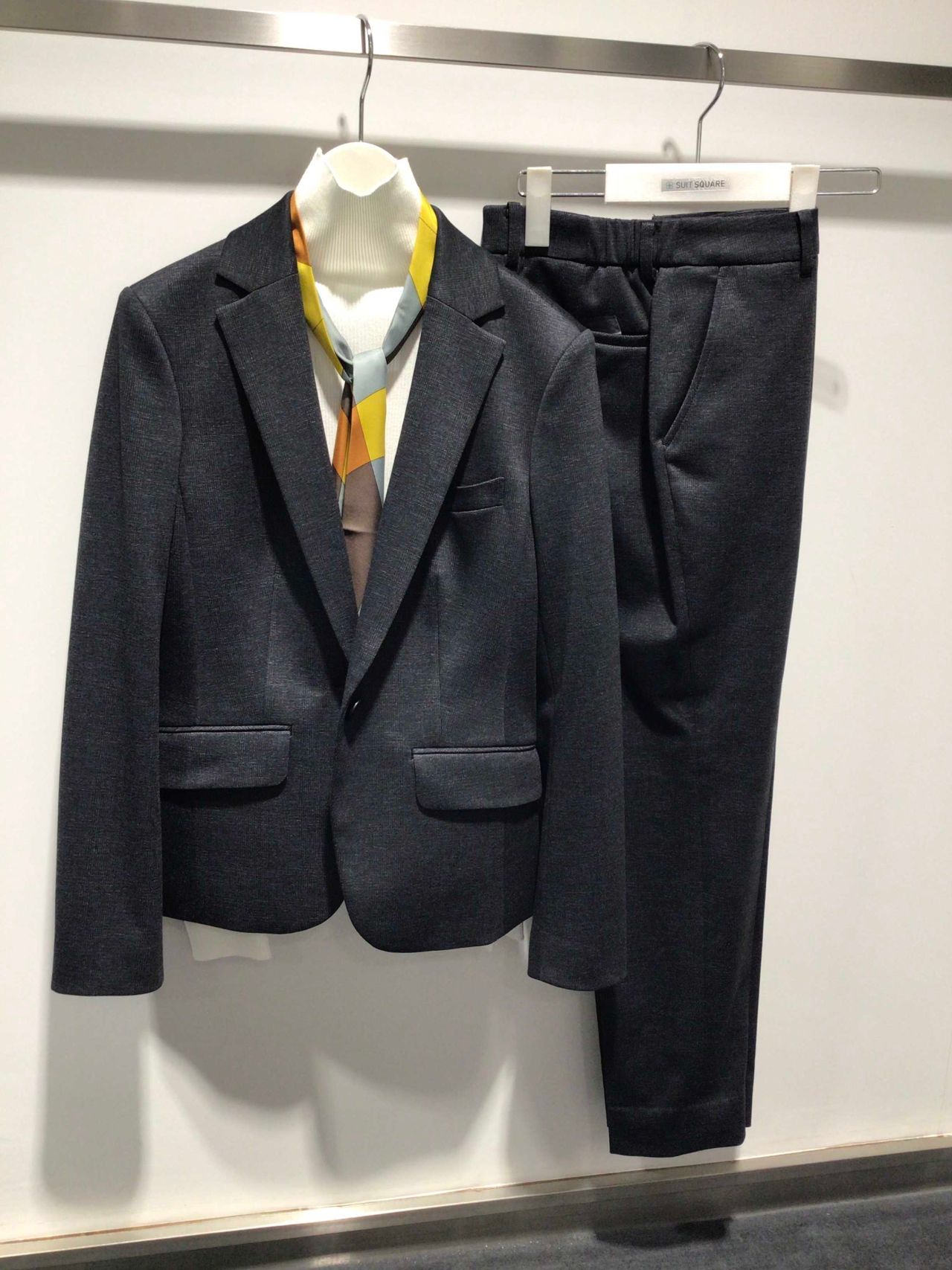 【美品】narifuri スーツ セットアップ L 濃紺 ジャージ素材 美品】narifuri スーツ セットアップ L 濃紺 ジャージ素材