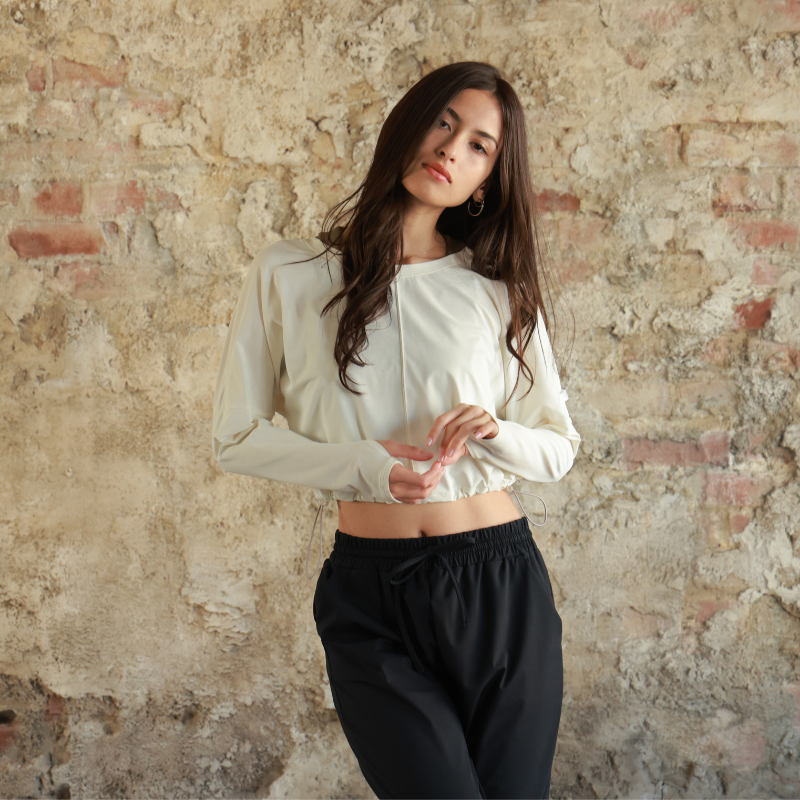 ストレッチ◎サラッと快適ヨガジムトップ | 大阪・ルクアイーレ