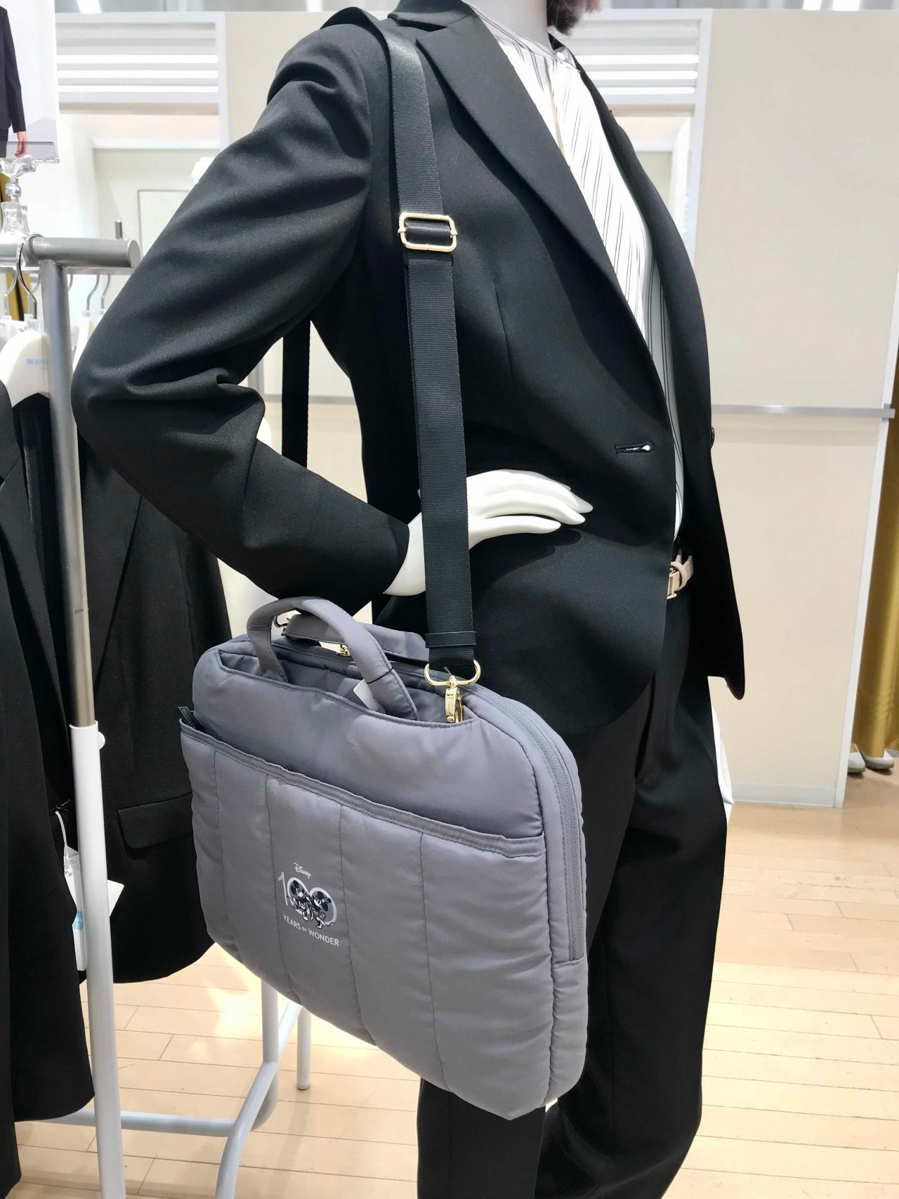 ミッキーマウスモチーフのPCバッグが登場♡｜SUIT SQUARE SUIT