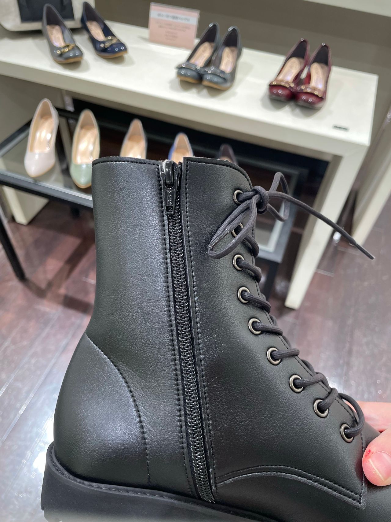 銀座ワシントン 晴雨兼用レースアップブーツ ダークグレー NEW】晴雨兼用♪レースアップブーツ | GINZA WASHINGTON 銀座本店B1F