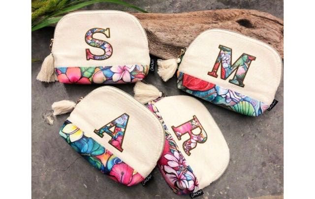 Colleen Wilcox イニシャルアイテム 大好評発売中 Ride Life Magazine ムラサキスポーツ ムラサキスポーツ Murasaki Sports公式サイト