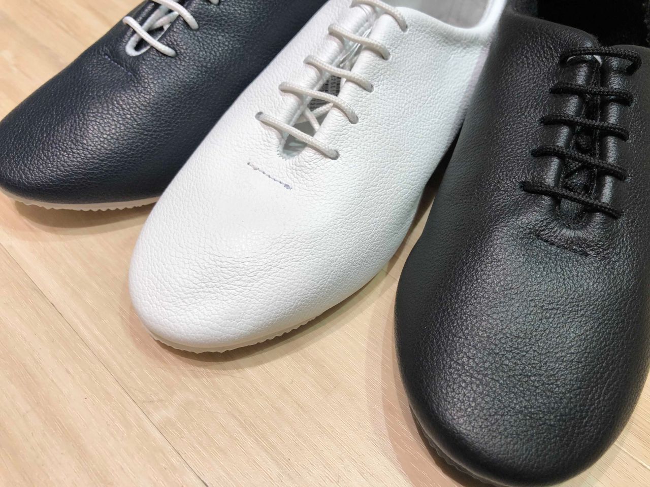 ピエロの靴　クラウンシューズ　白黒 クラウンシューズ 大人用 ピエロ クラウン 道化師 シューズ 靴