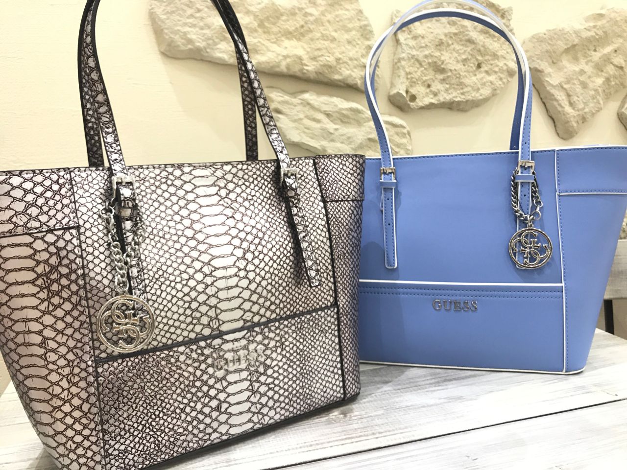 話題沸騰中ブランド Guess ゲス 新作バッグをご紹介 名古屋千種店 フィットハウス公式ショップブログ Fithouseblog