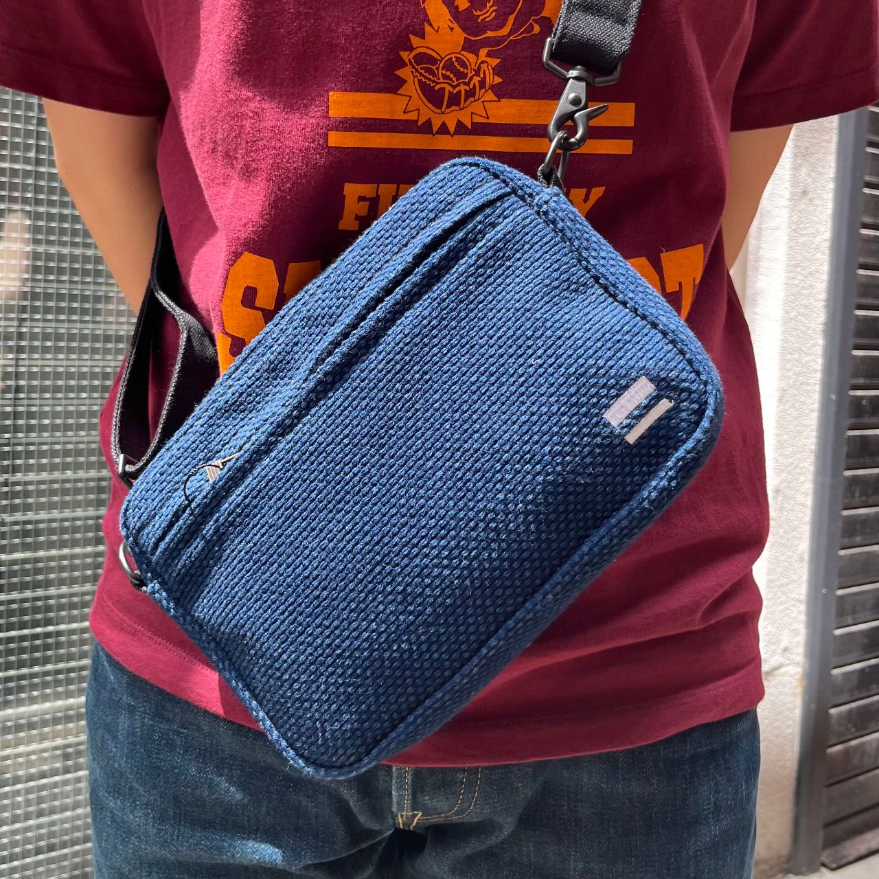 桃太郎ジーンズ　刺し子　ショルダーポーチ　ショルダーバッグ　ブルー デニムショルダーポーチ♪♪｜MOMOTARO JEANS MOMOTARO JEANS