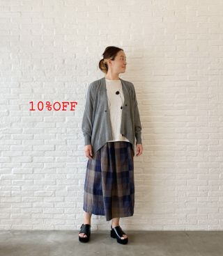 【pas de calais】パドカレ 花柄フレアスカート グレー 総シルク pas de calais】パドカレ 花柄フレアスカート グレー 総シルク