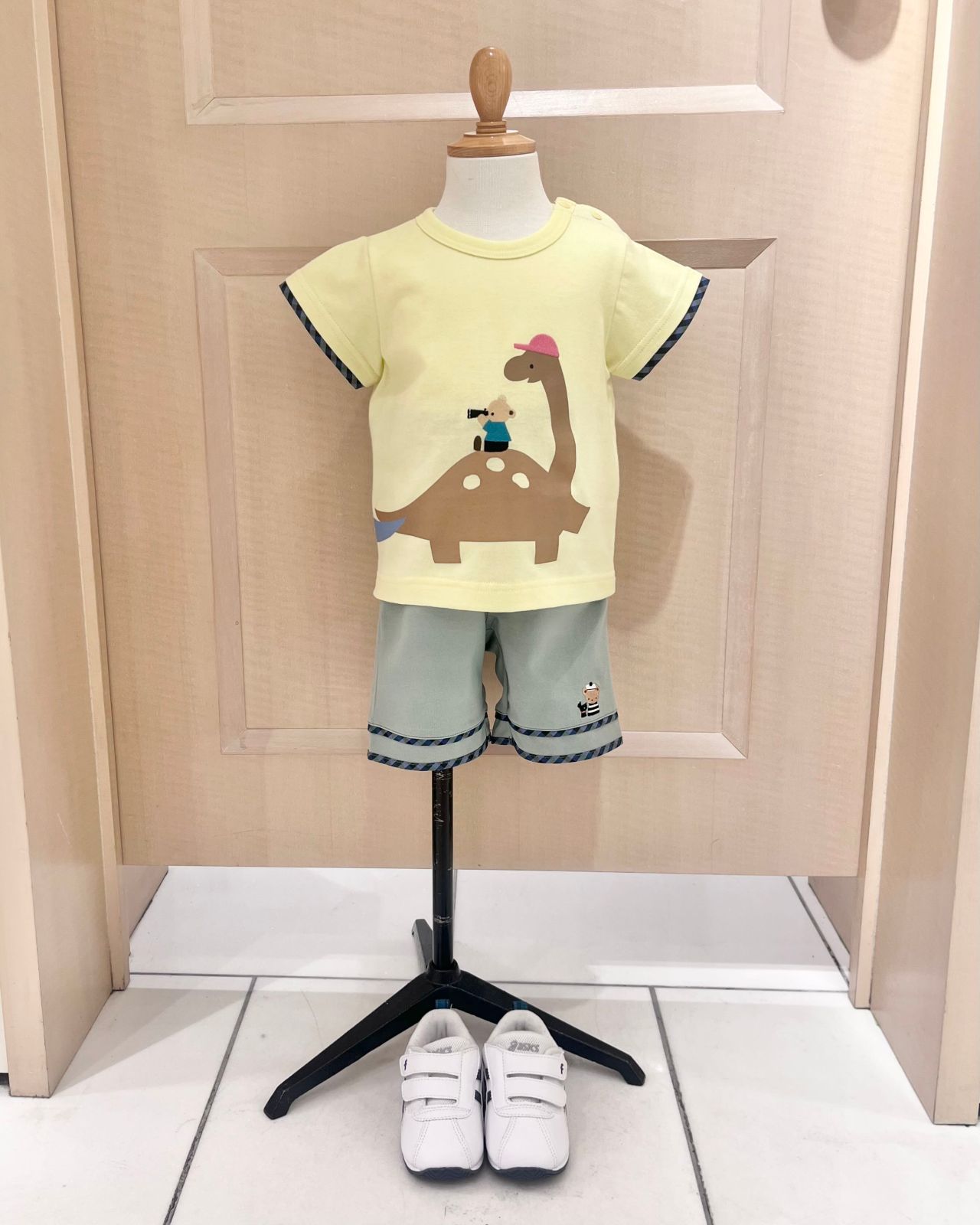 専用。ファミリア　恐竜tシャツ　リバーシブルパンツのセット　美品 ○パステルカラー○恐竜たちが大集合！｜ファミリア伊勢丹新宿店
