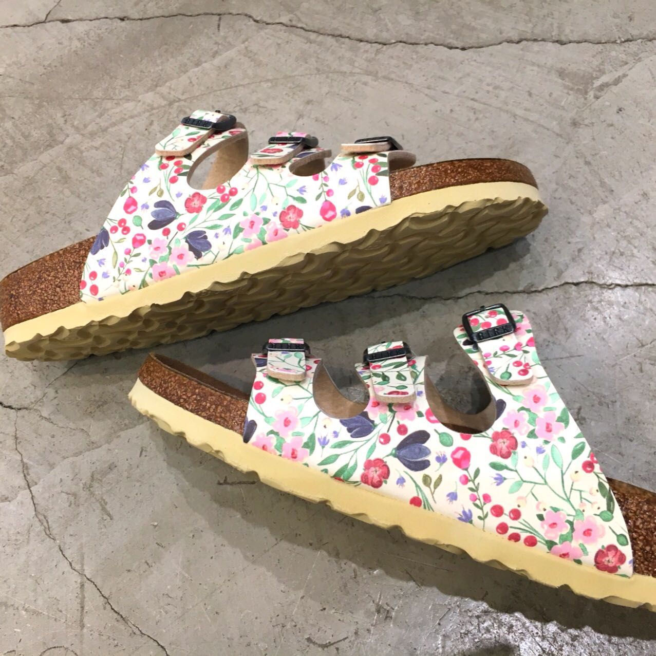 BIRKENSTOCK フラワーデザインサンダル 38 花がモチーフの「ビルケンシュトック」の新作サンダル 5月18日に