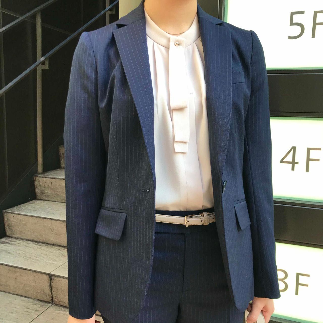 THE SUIT COMPANY ネイビー パンツスーツ 天神 レディース】転職活動には好印象なネイビースーツを♩｜THE