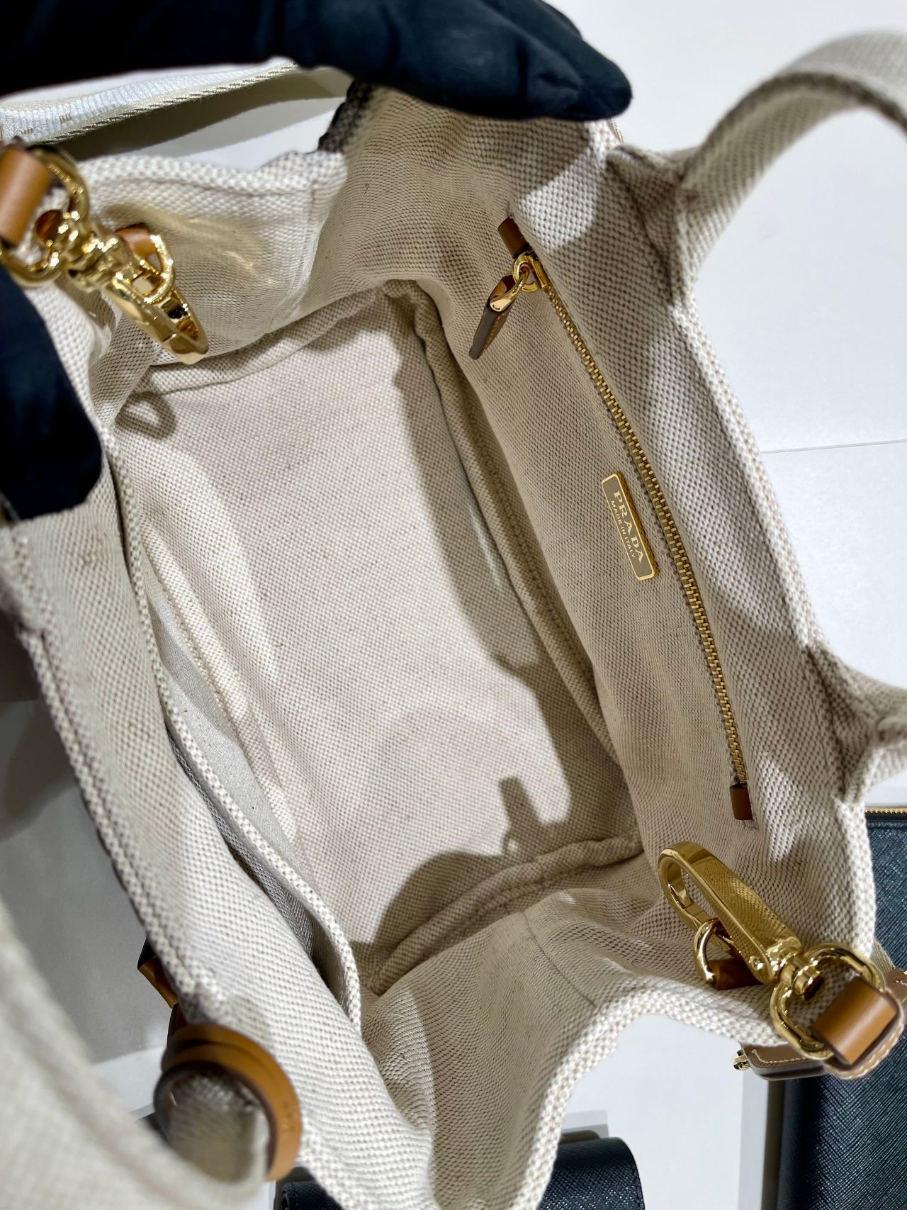 モダンな魅力【国内買付/発送】リネンブレンド ミニハンドバッグ PRADA】リネンブレンド ミニハンドバッグ | マークイズ静岡店