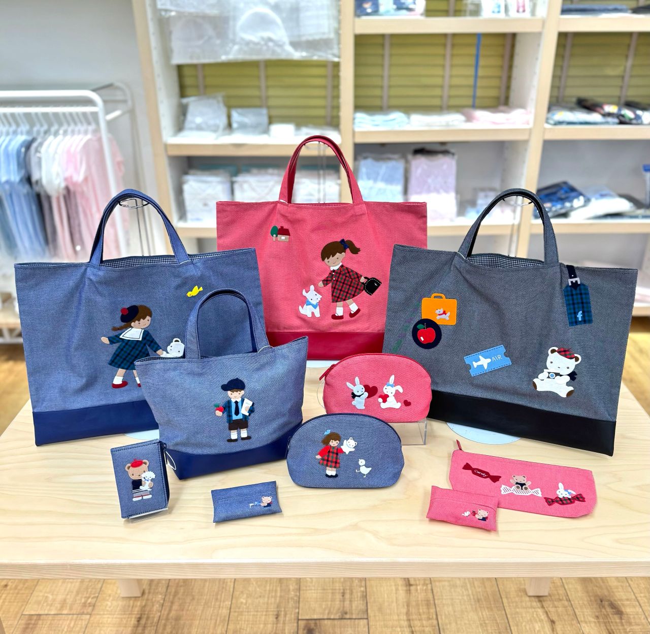 【新品未使用】ファミリア　マルチポーチ　デニム ITEM - GOODS > POUCH – Page 3 | ファミリア公式サイト