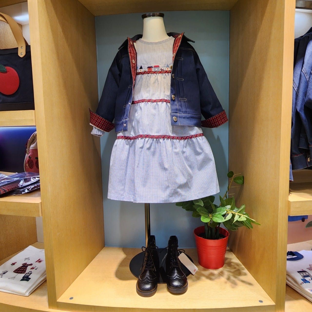 ファミリア ワンピース＋ジャケット ♪わくわくドキドキMYTOWN♪」｜ファミリア阪急うめだ本店