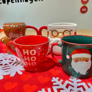 台湾SOGO限定　レア　クリスマス サンタマグカップ 赤・緑 2個セット 52c75893c1e5ed55e77361bb2d954b