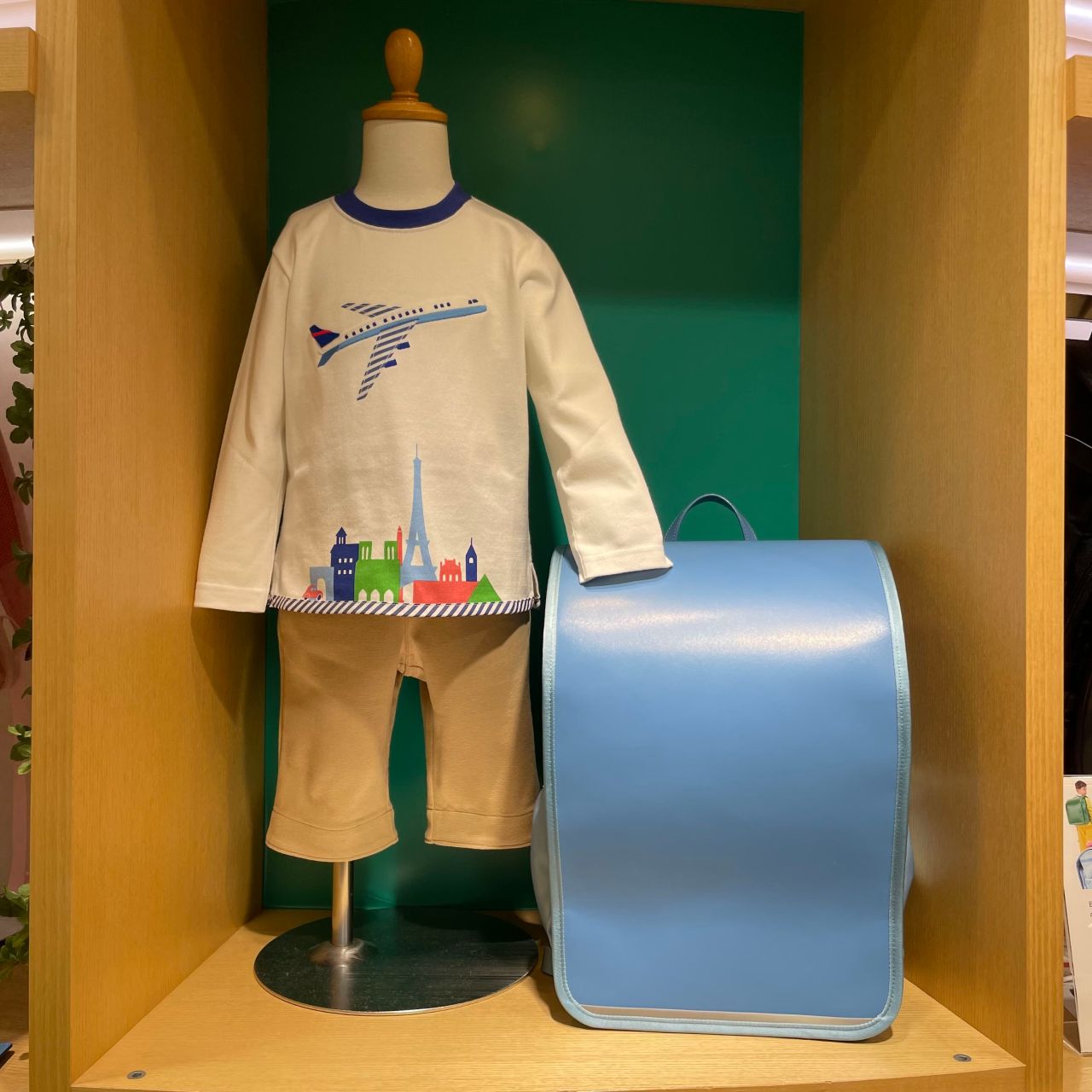 フランス、パリをテーマにしたアートで秋モード♪｜ファミリア阪急